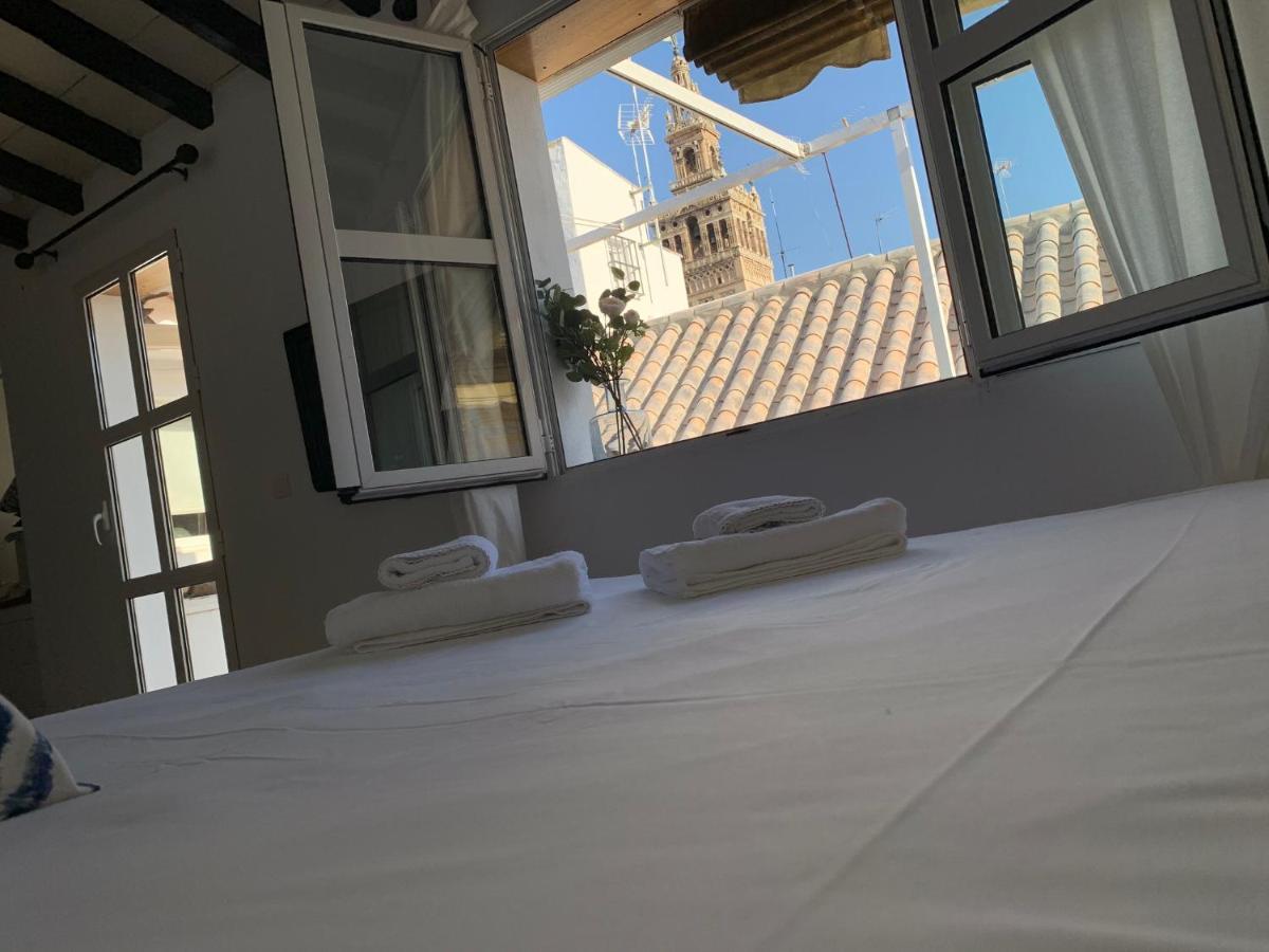 セビリアStunning Attic With Private Terrace And Parking Optionalアパートメント エクステリア 写真