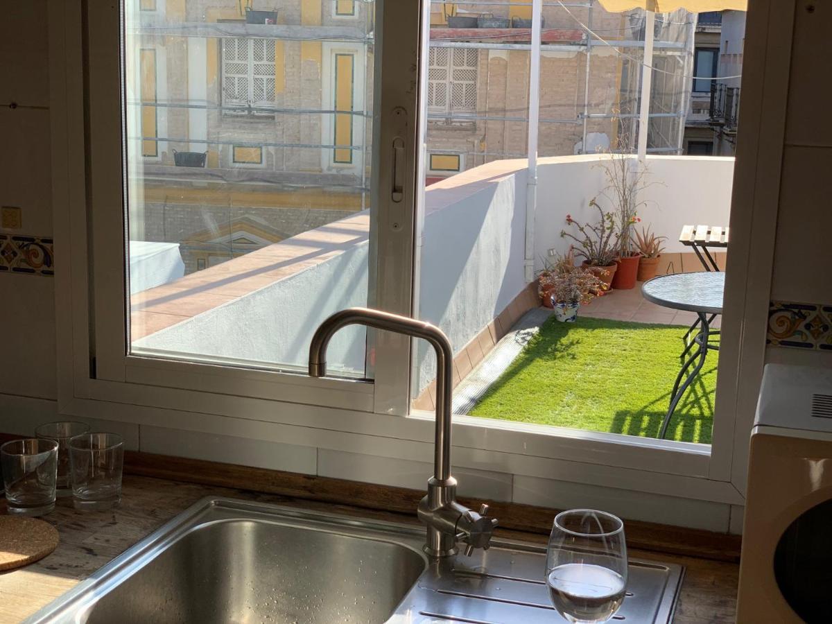 セビリアStunning Attic With Private Terrace And Parking Optionalアパートメント エクステリア 写真